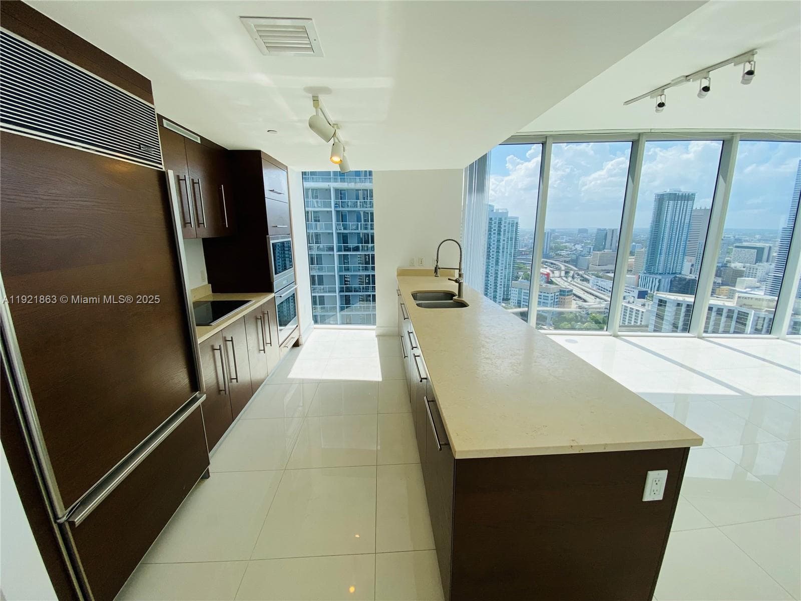 475 Brickell Ave # 3715, Miami FL 33131