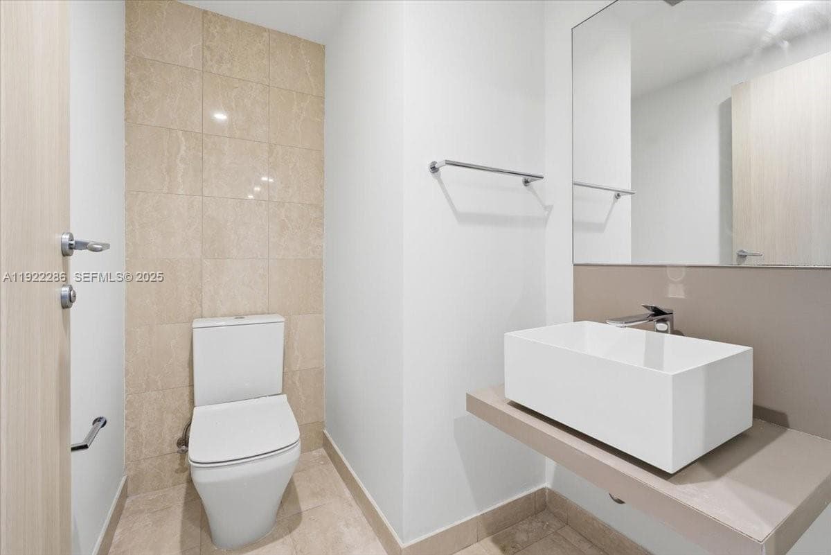 1000 Brickell Plz # 3211, Miami FL 33131
