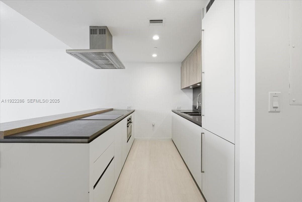 1000 Brickell Plz # 3211, Miami FL 33131