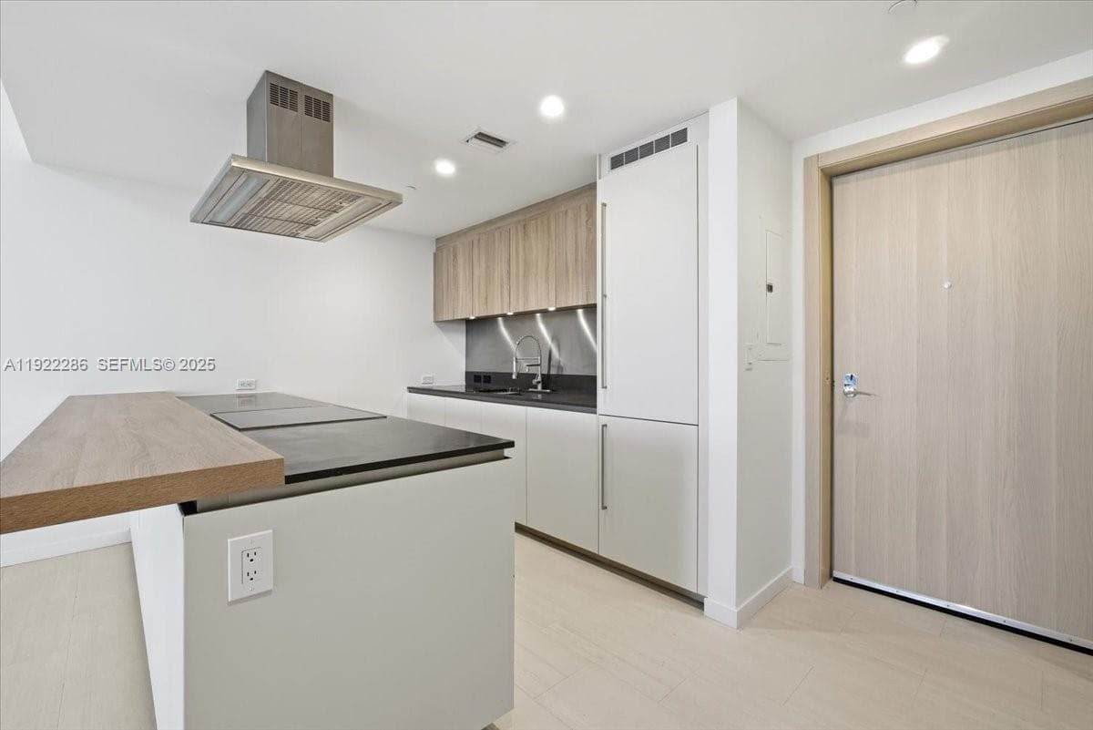 1000 Brickell Plz # 3211, Miami FL 33131