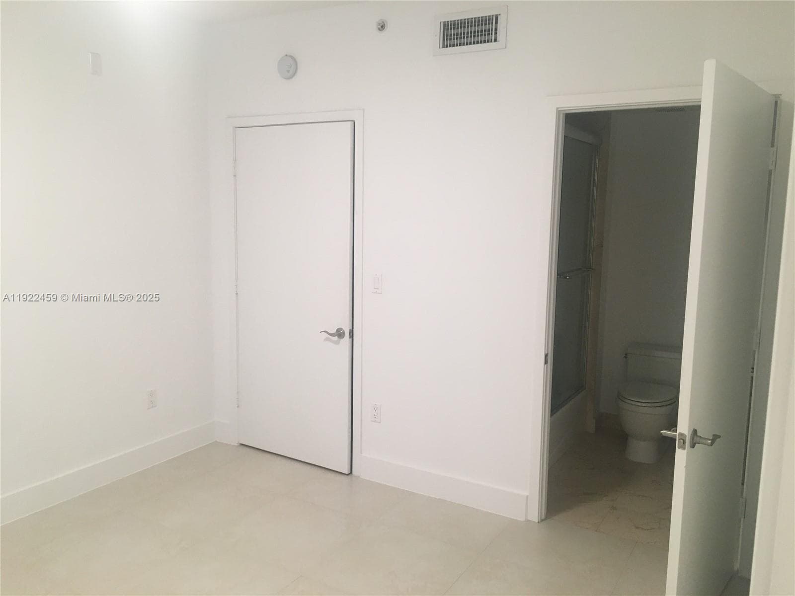 6000 Collins Ave # 521, Miami Beach FL 33140