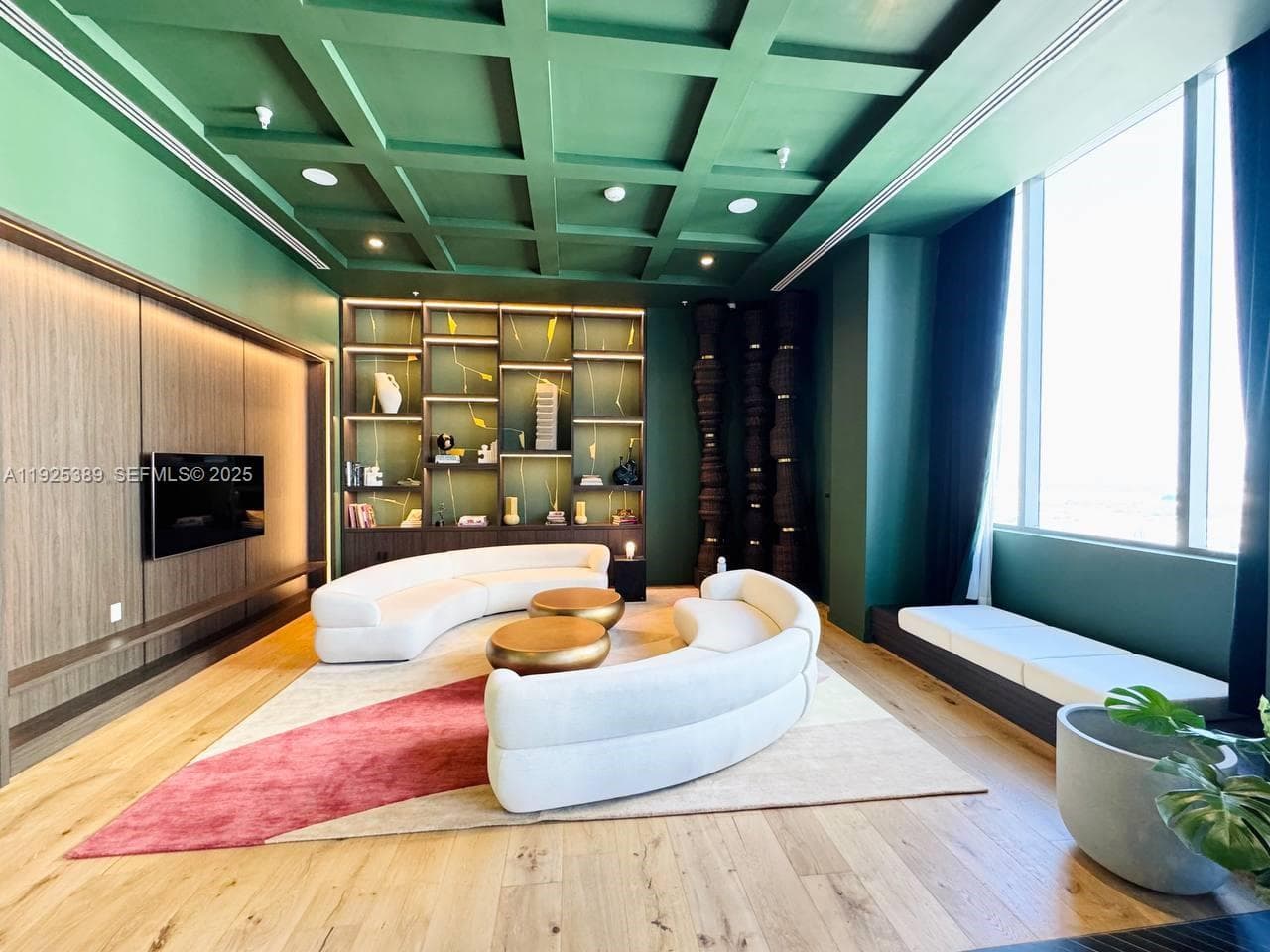 11 NE 6th # 2813, Miami FL 33132