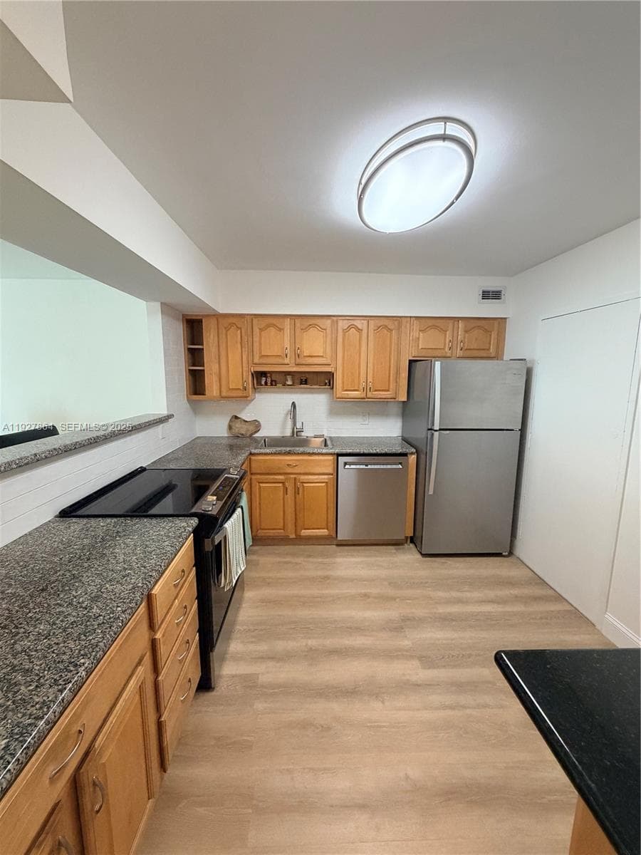 5151 Collins Ave, Miami Beach FL 33140