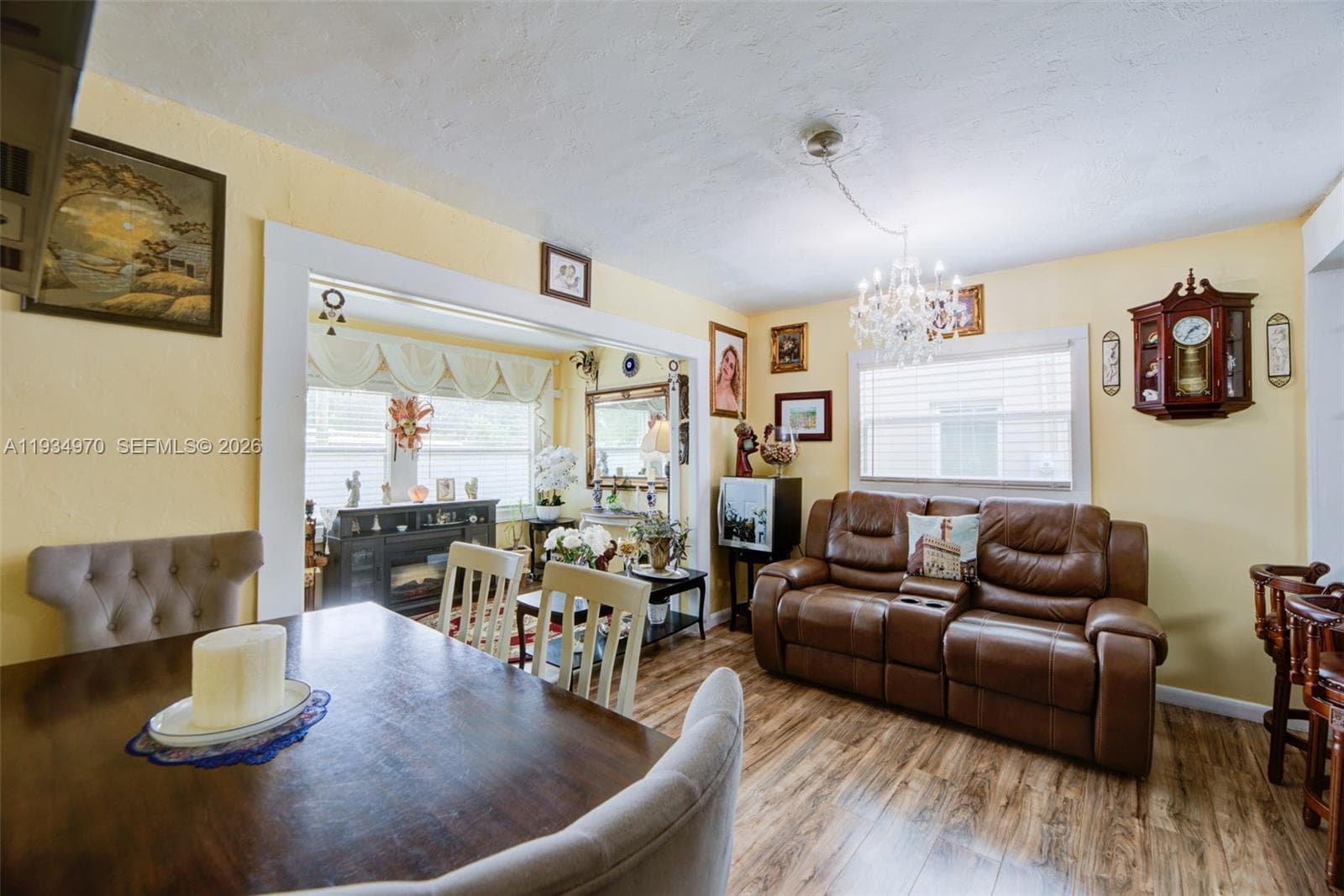 1911 NW 52nd St, Miami FL 33142