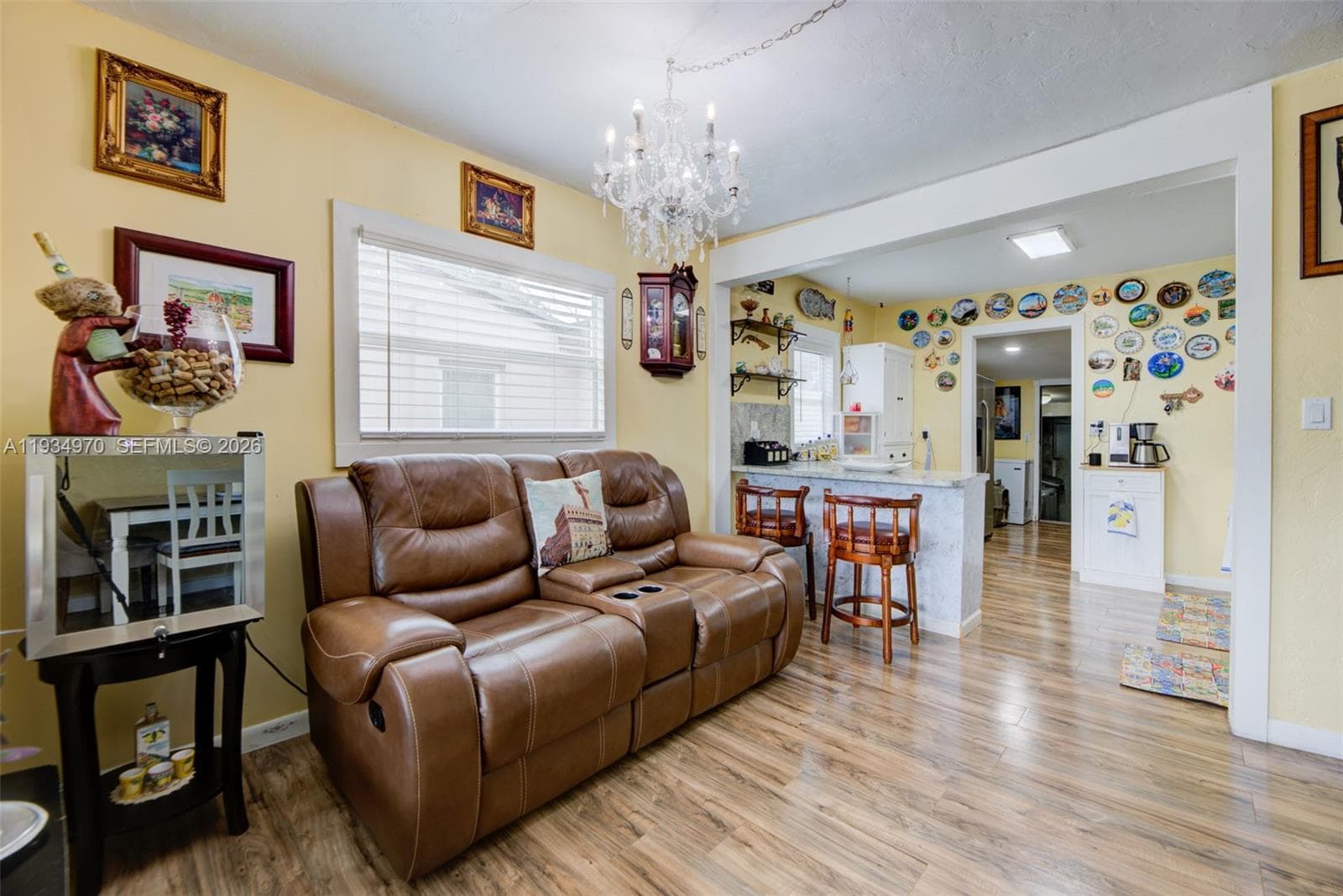 1911 NW 52nd St, Miami FL 33142