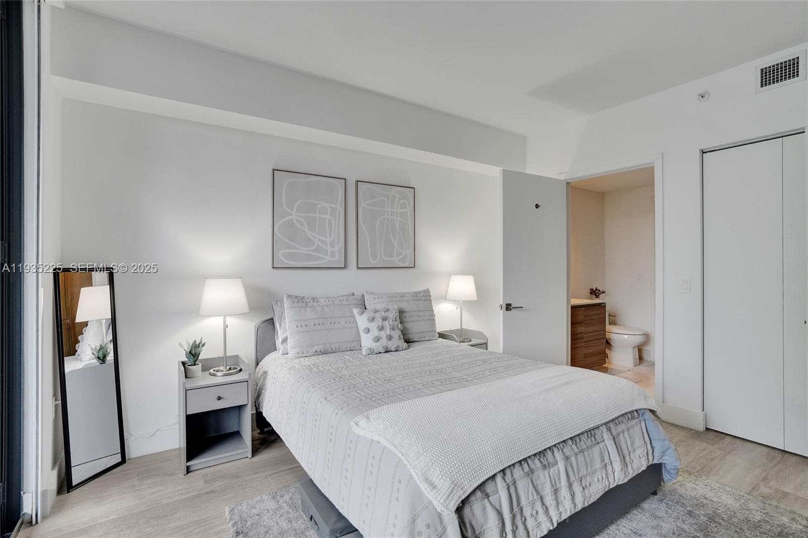 121 NE 34th St # 902, Miami FL 33137