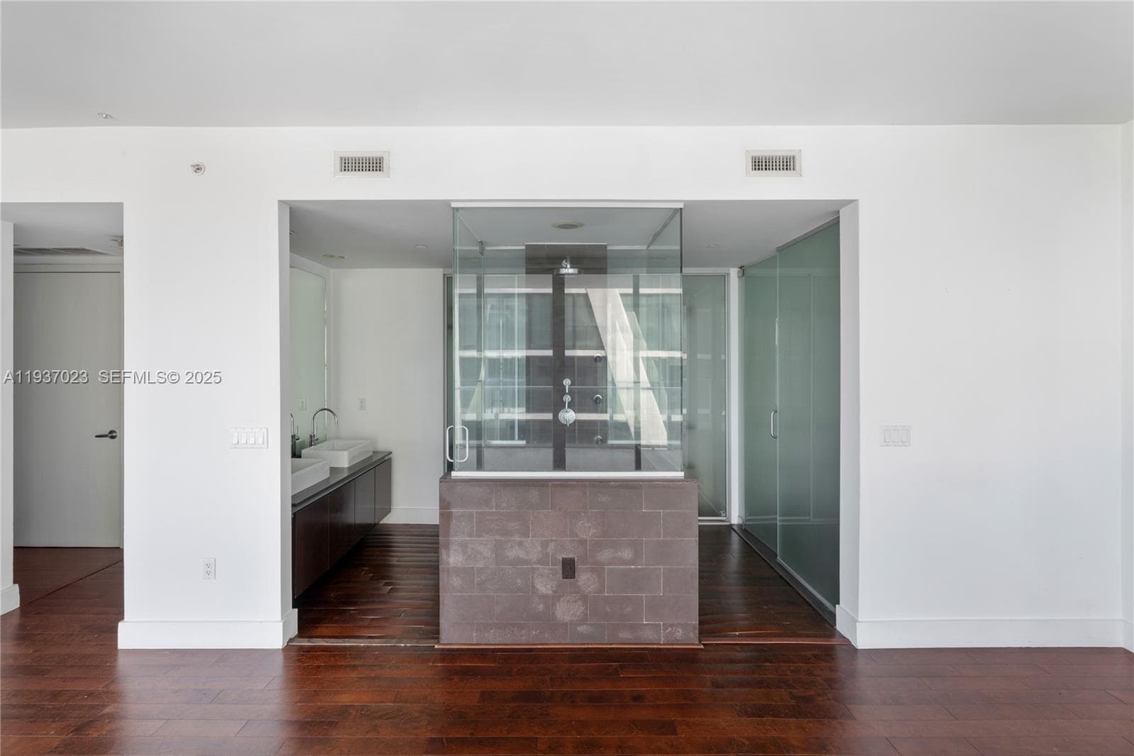 1040 Biscayne Blvd # 4108, Miami FL 33132