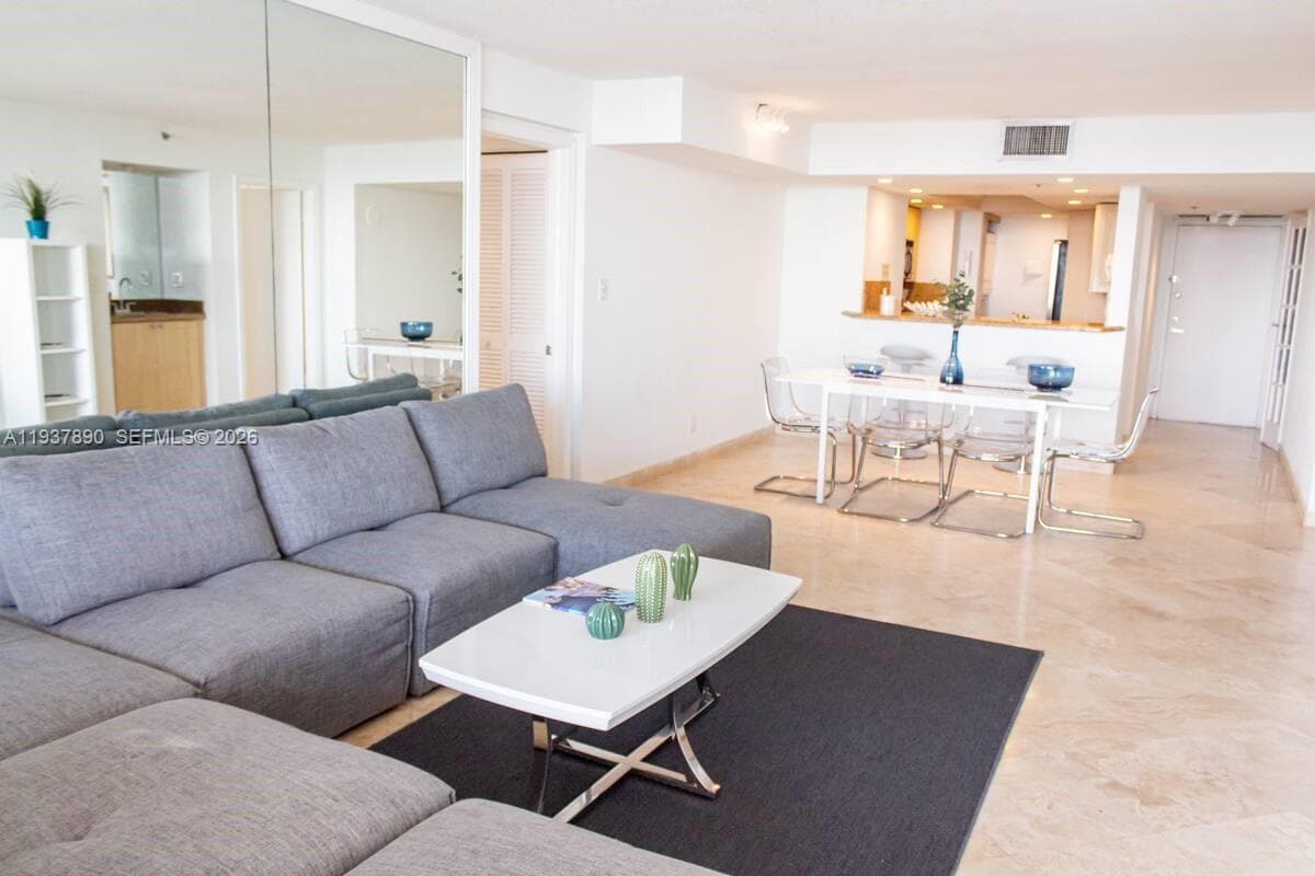 1717 N Bayshore Dr # 4141, Miami FL 33132