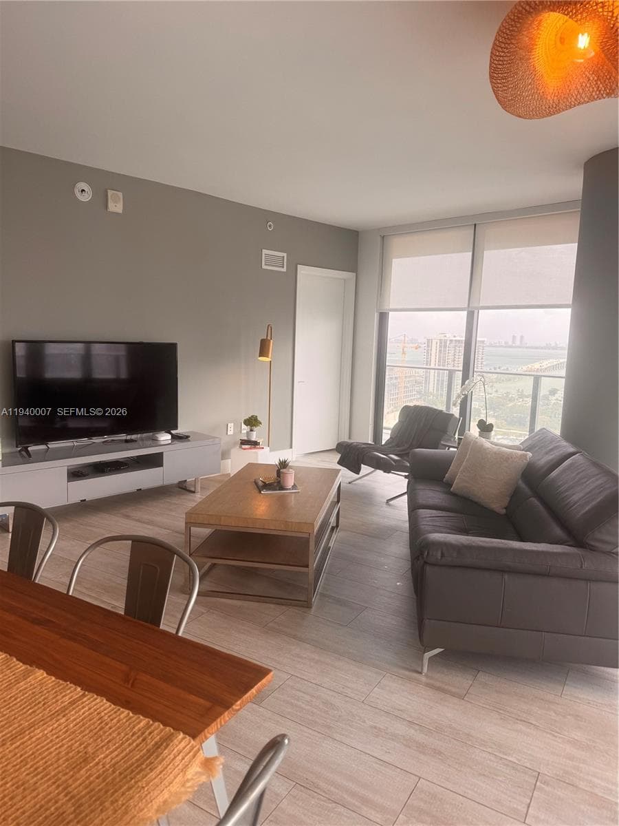 121 NE 34th St # 1904, Miami FL 33137