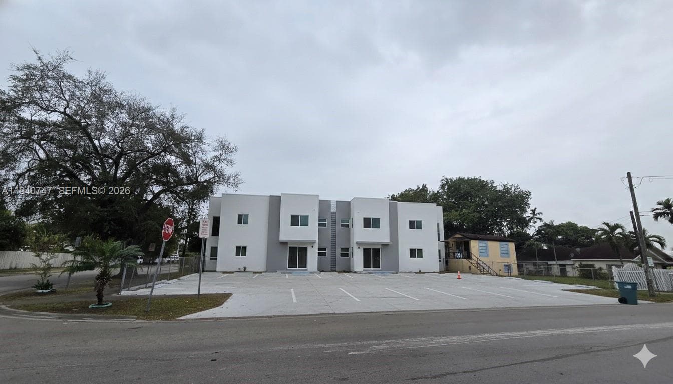 3108 NW 29th St, Miami FL 33142