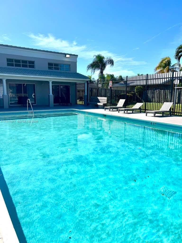 885 NE 213th Ter # 2, Miami FL 33179