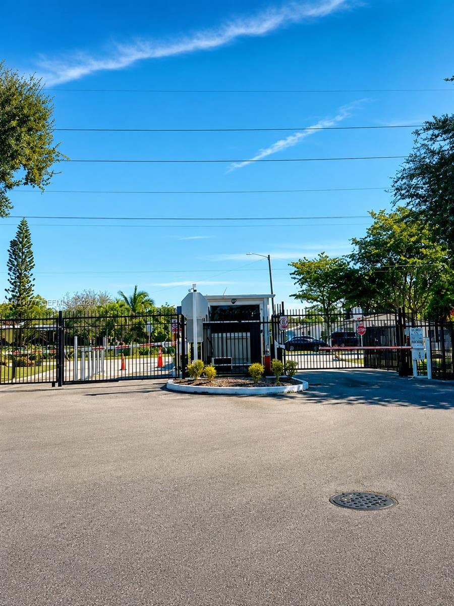 885 NE 213th Ter # 2, Miami FL 33179