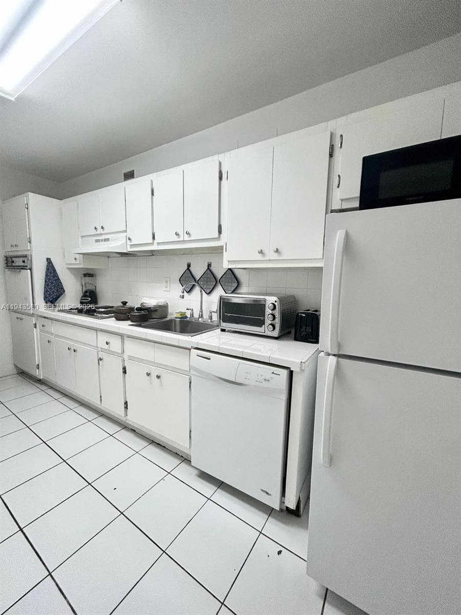 100 Lincoln Rd # 524, Miami Beach FL 33139