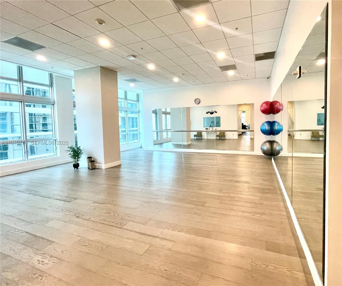 300 S Biscayne Blvd # 1803, Miami FL 33131