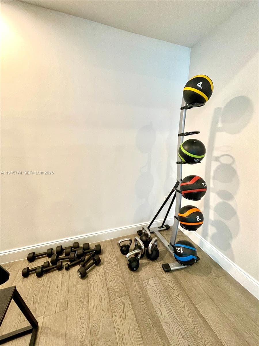 300 S Biscayne Blvd # 1803, Miami FL 33131