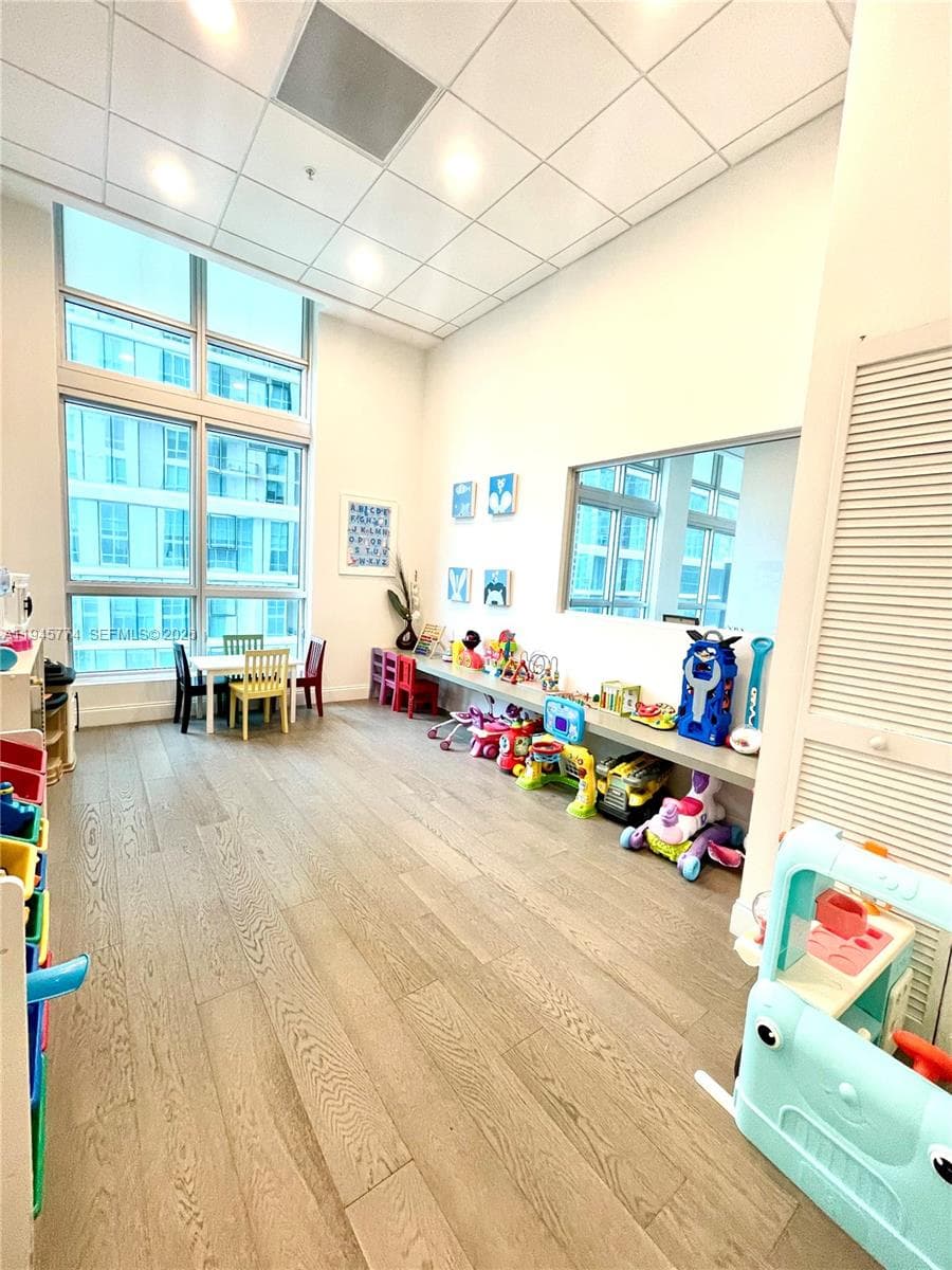 300 S Biscayne Blvd # 1803, Miami FL 33131