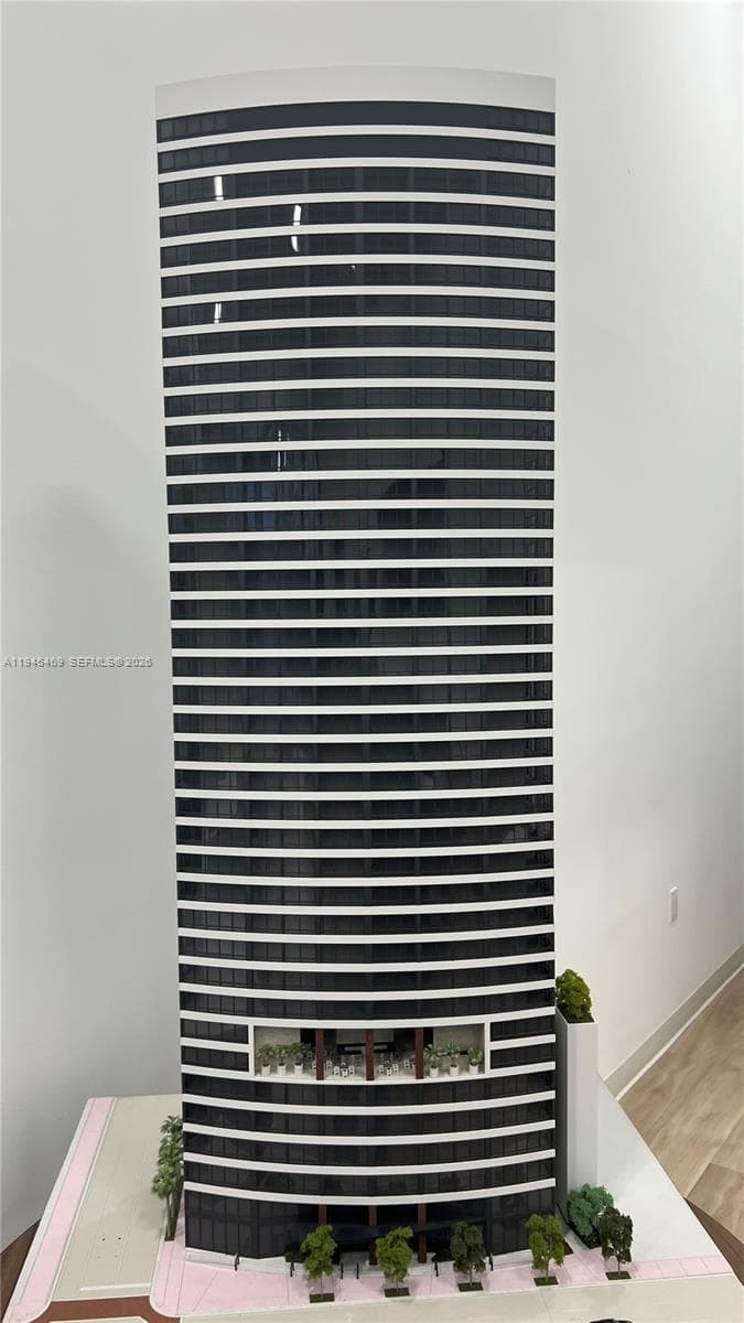 225 N Miami Ave # 905, Miami FL 33128