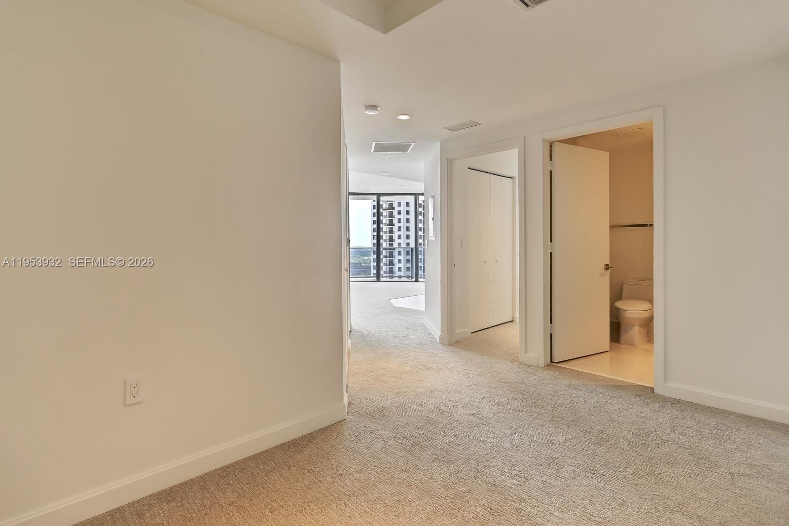 45 SW 9th St # 1806, Miami FL 33130