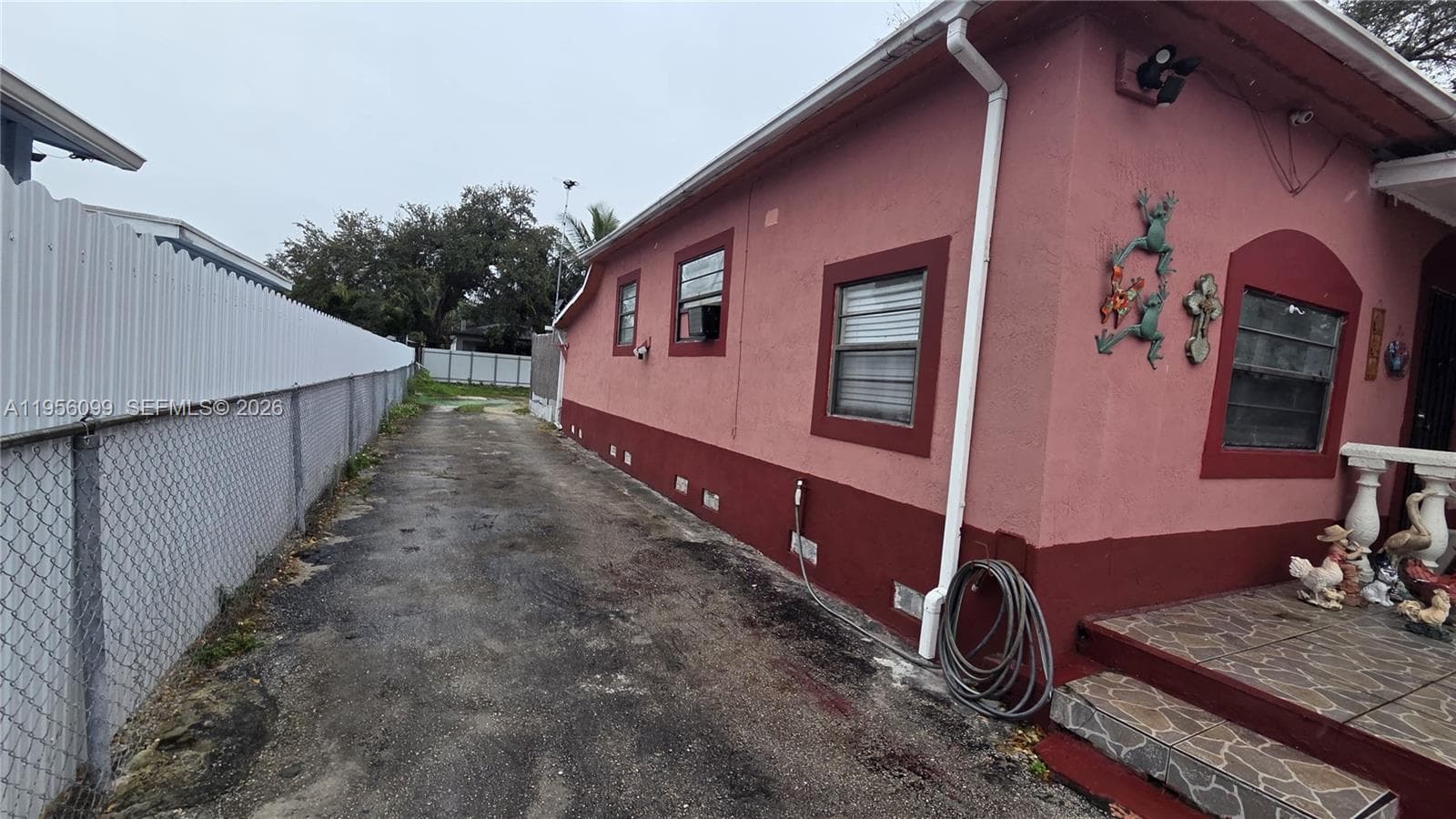 2764 NW 31st St, Miami FL 33142