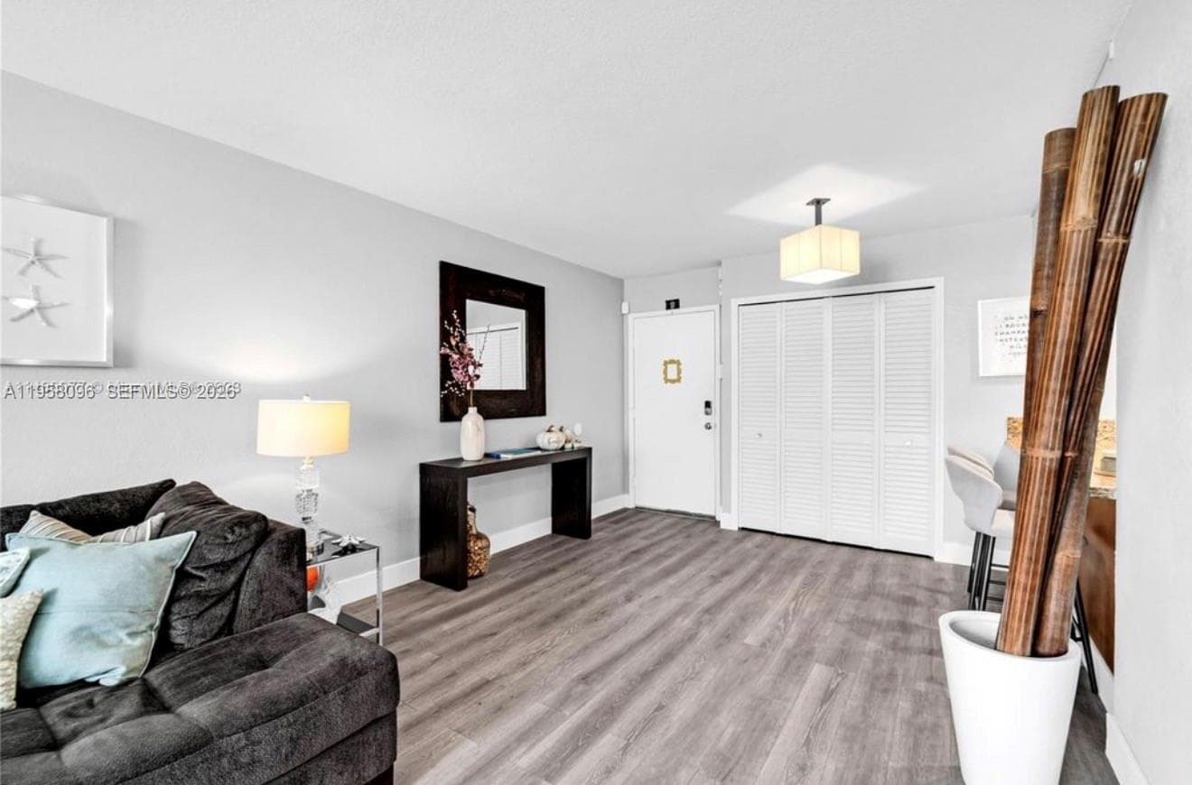 830 NW 87t ave # 303, Miami FL 33172