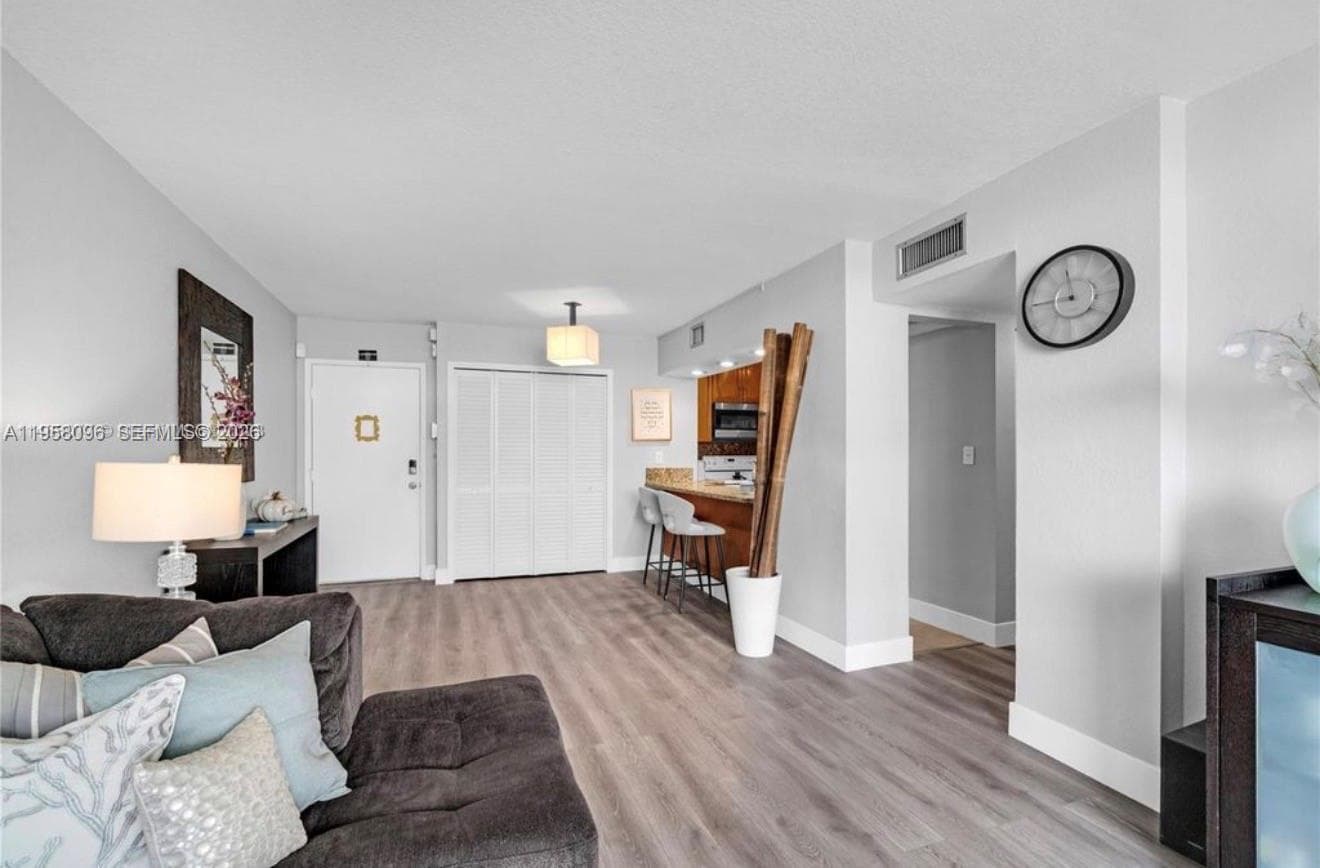 830 NW 87t ave # 303, Miami FL 33172