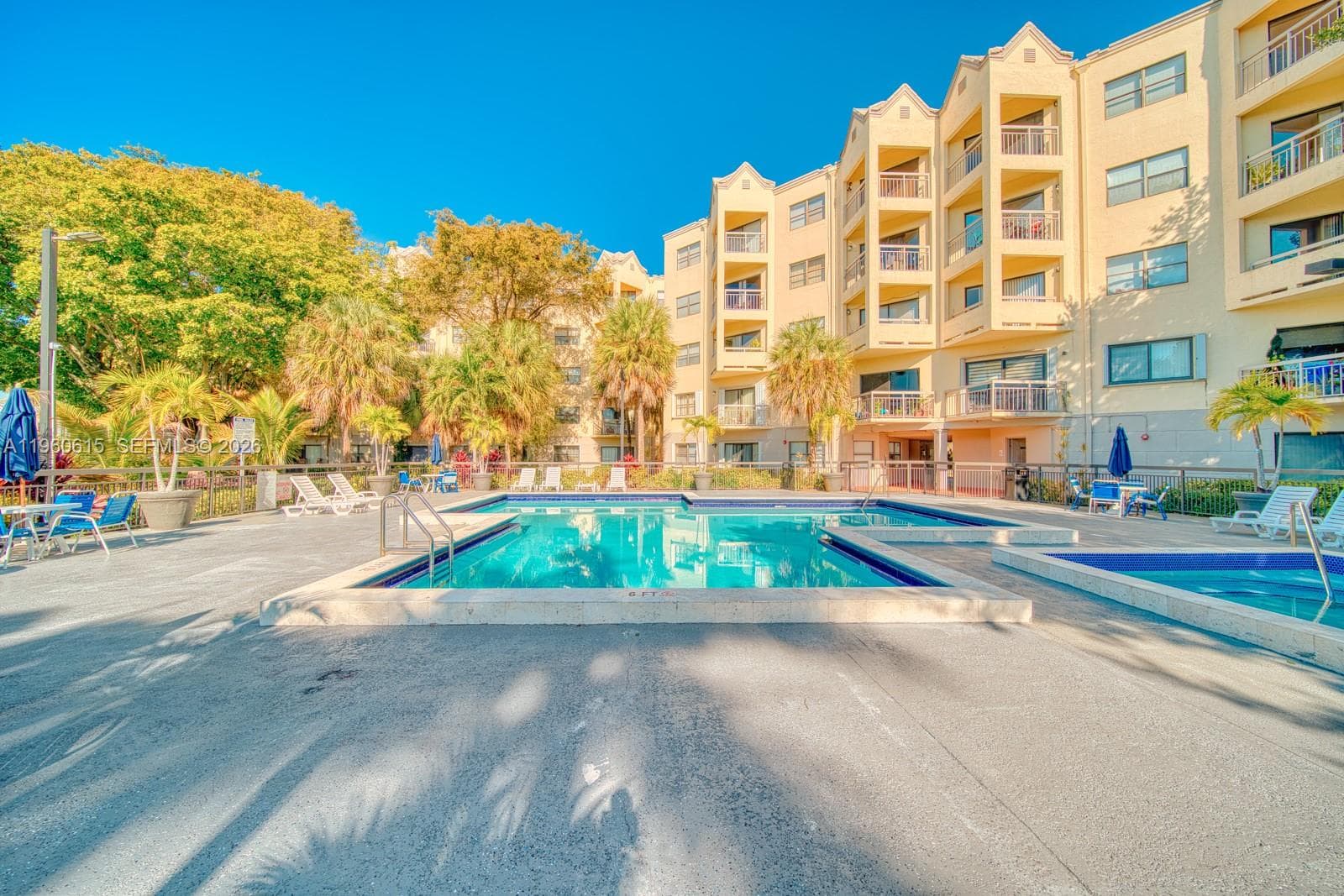 8290 Lake Dr # 236, Doral FL 33166