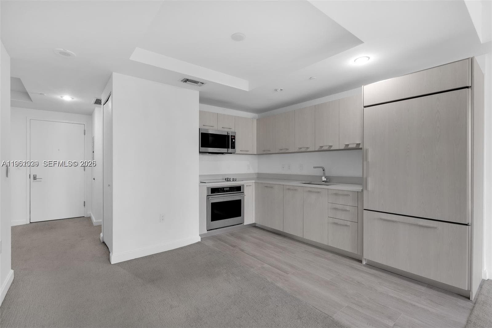 45 SW 9th St # 2204, Miami FL 33130