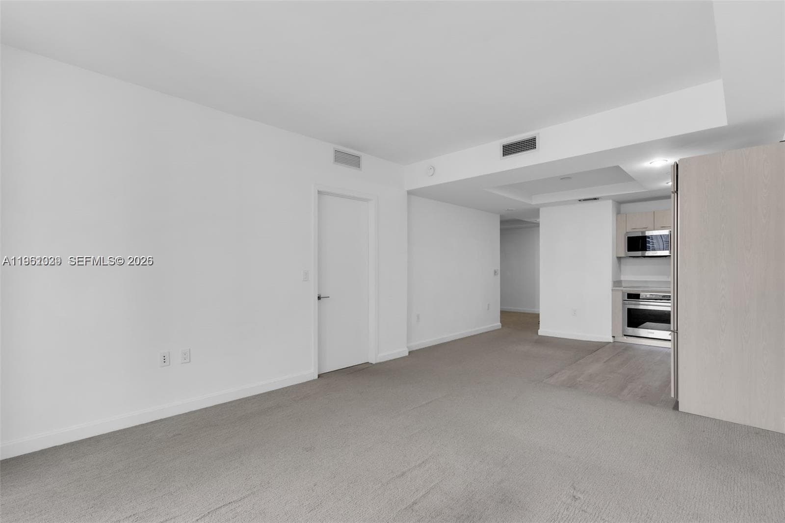 45 SW 9th St # 2204, Miami FL 33130