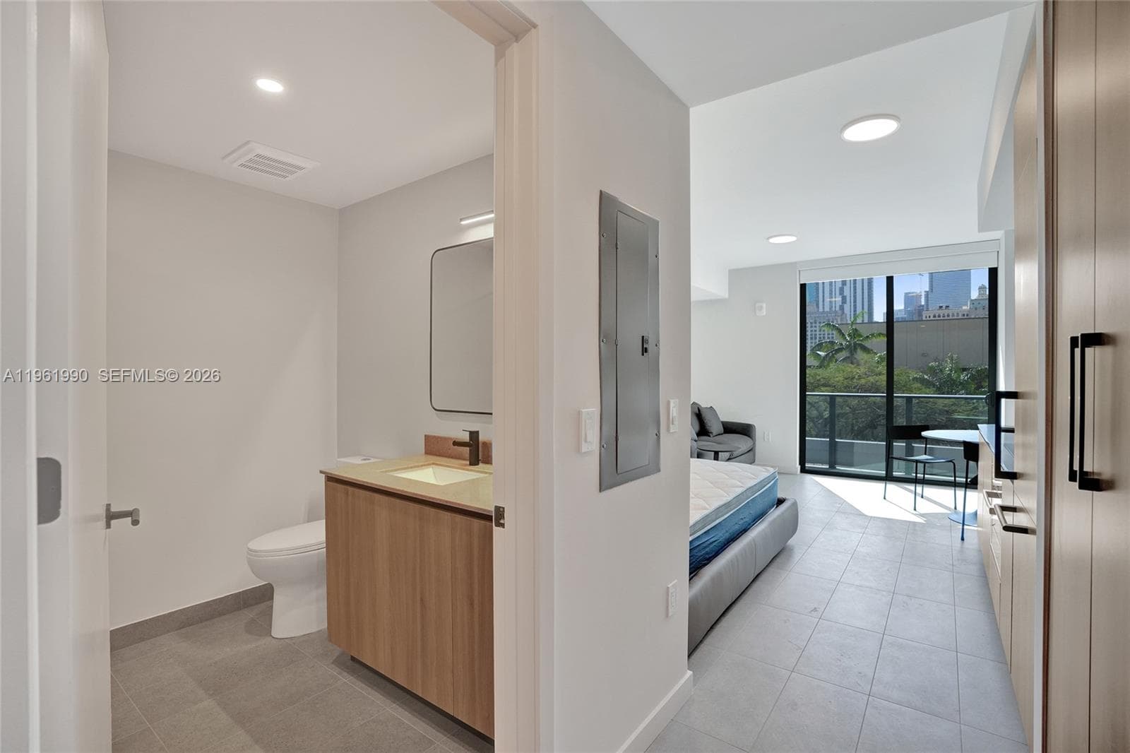 121 NE 5th Street # 401B, Miami FL 33132