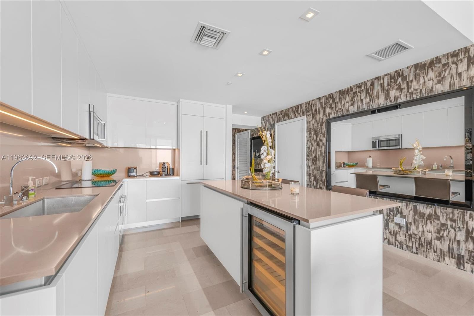88 SW 7th St # 3806, Miami FL 33130