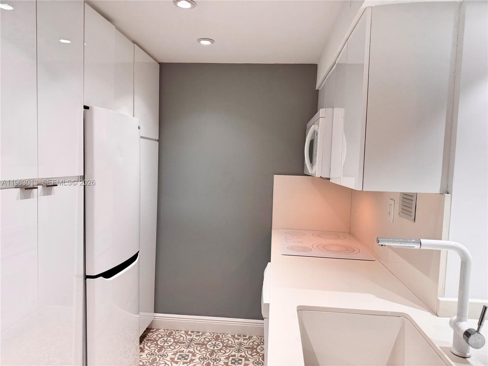 1200 West Ave # 1418, Miami Beach FL 33139