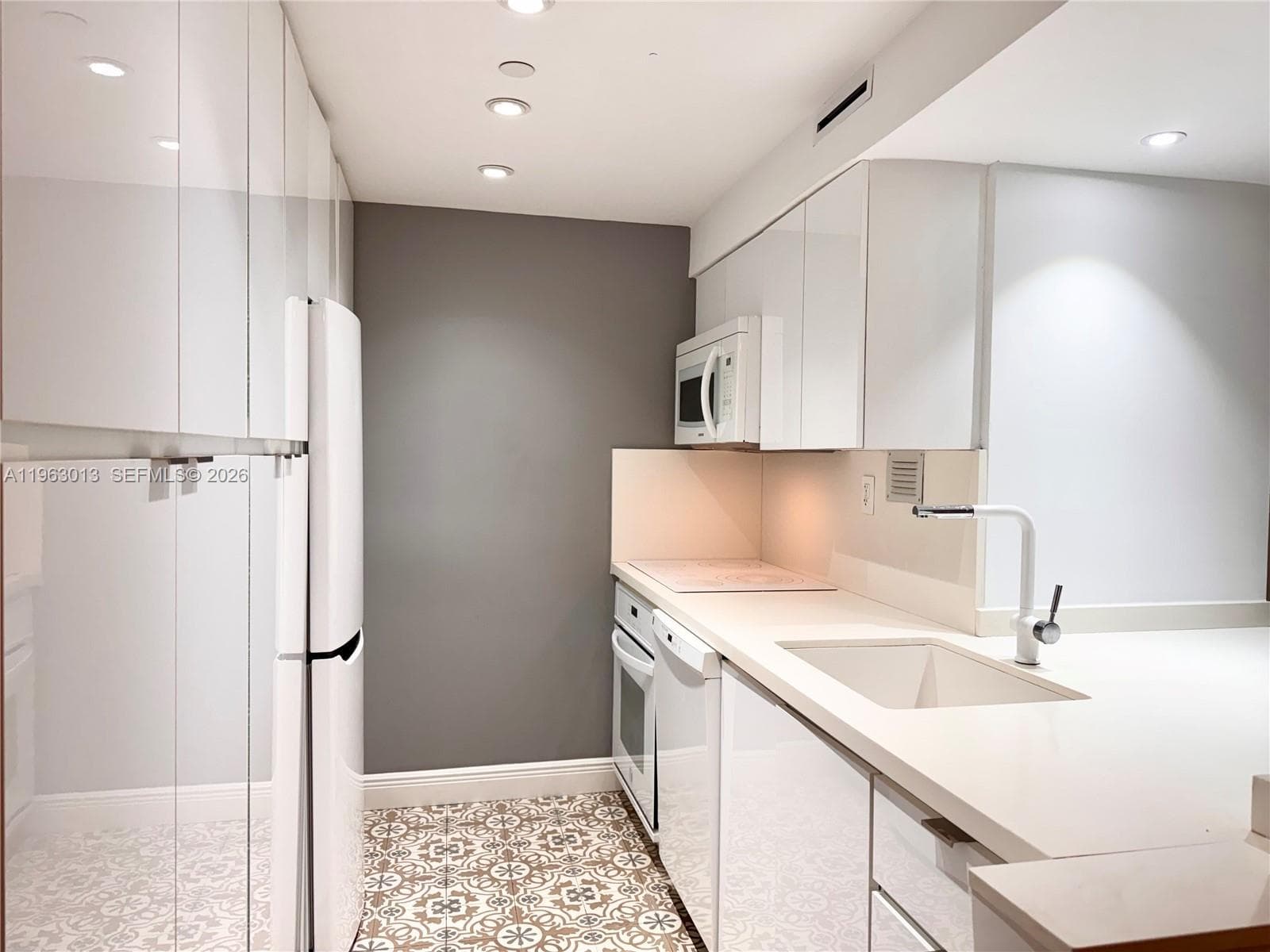 1200 West Ave # 1418, Miami Beach FL 33139