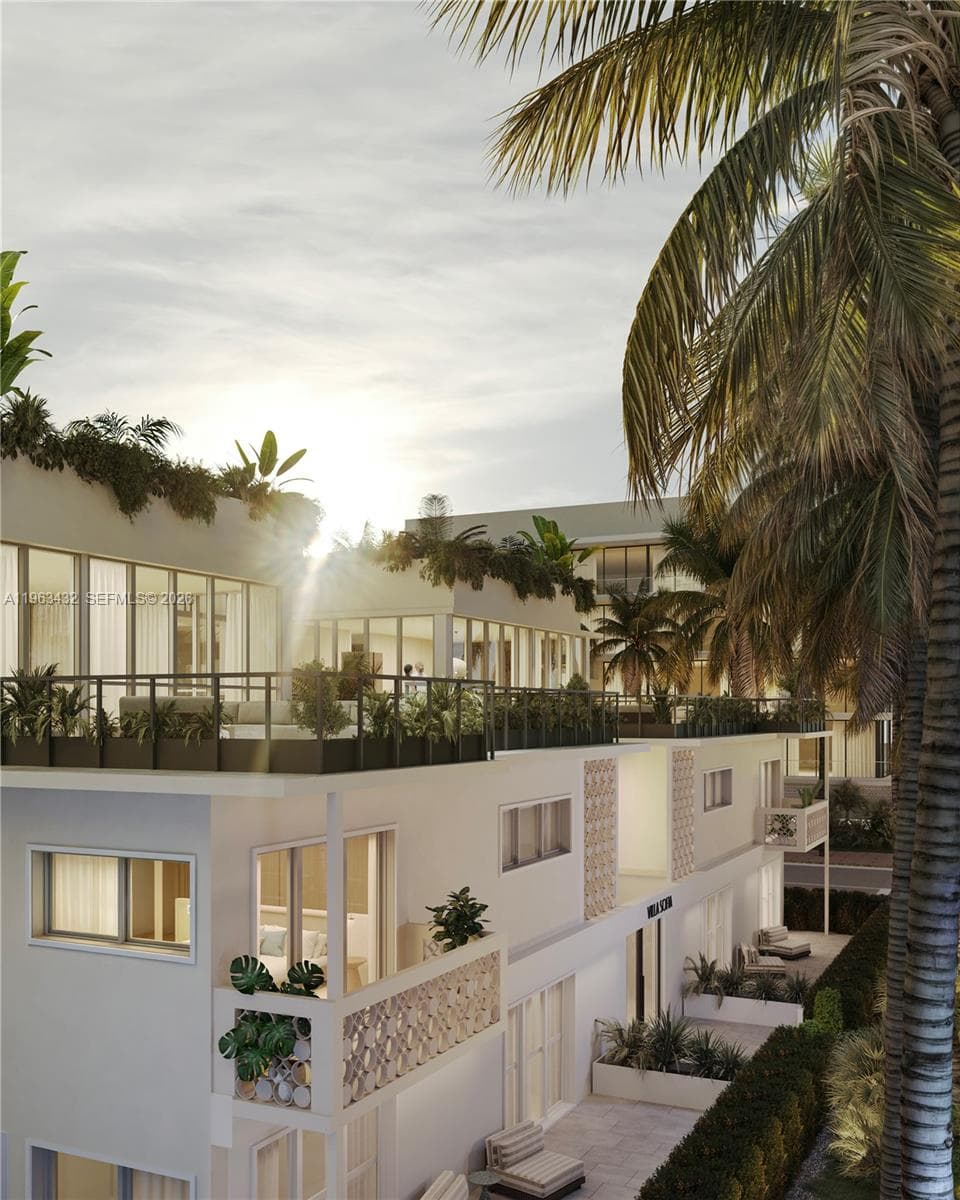 250 Collins Ave # 204, Miami Beach FL 33139