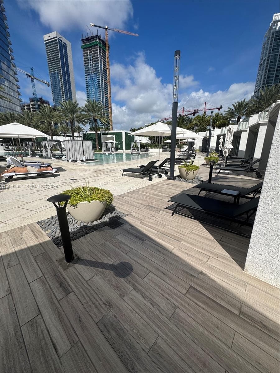 851 NE 1st ave # 1, Miami FL 33132