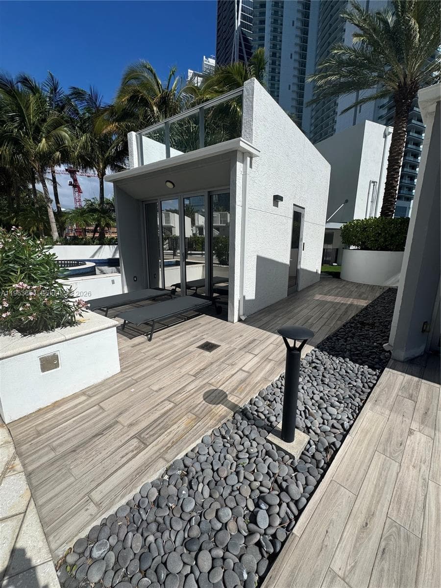 851 NE 1st ave # 1, Miami FL 33132