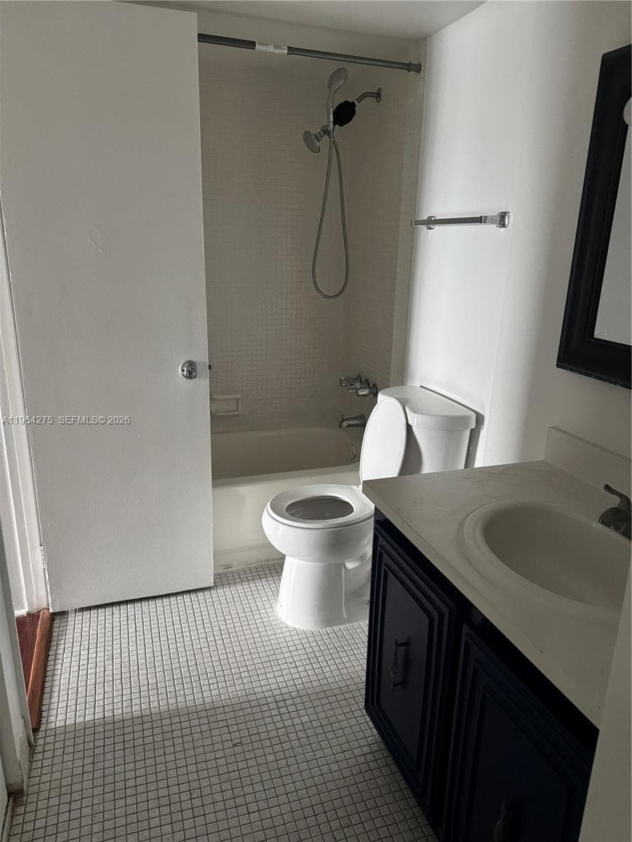 496 NW 165th St Rd # 614, Miami FL 33169