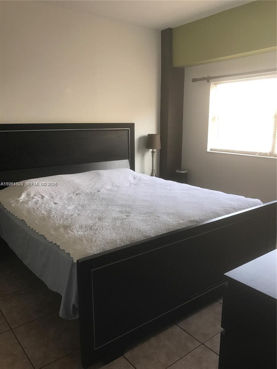 1960 Marseille Dr # 305, Miami Beach FL 33141