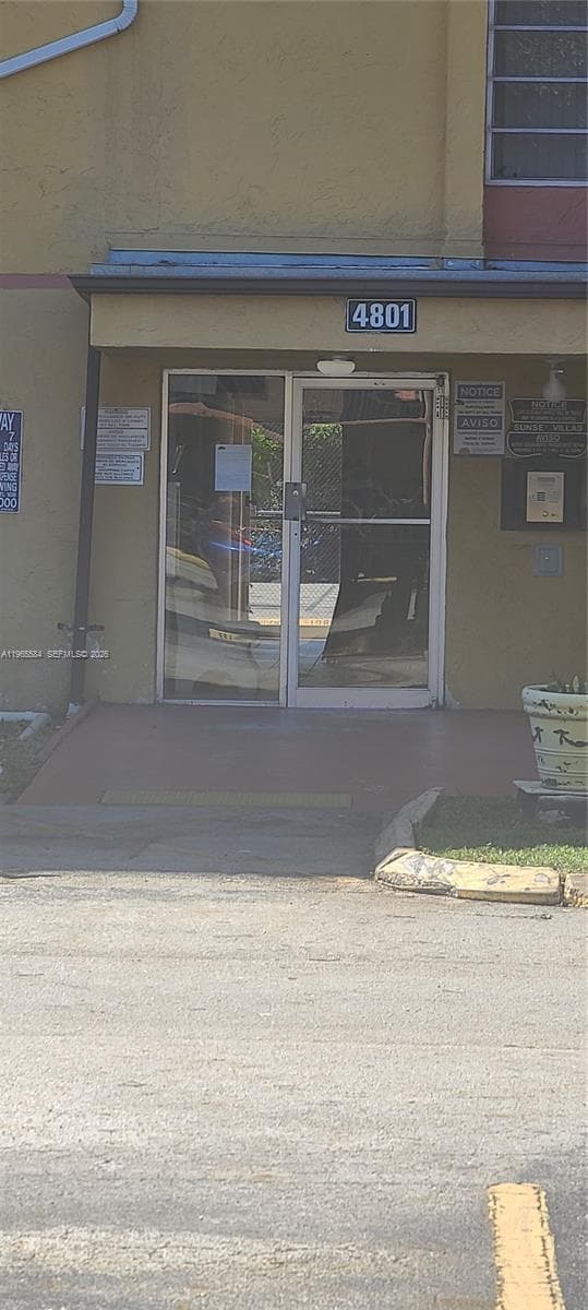 4801 NW 7 ST # 16, Miami FL 33126