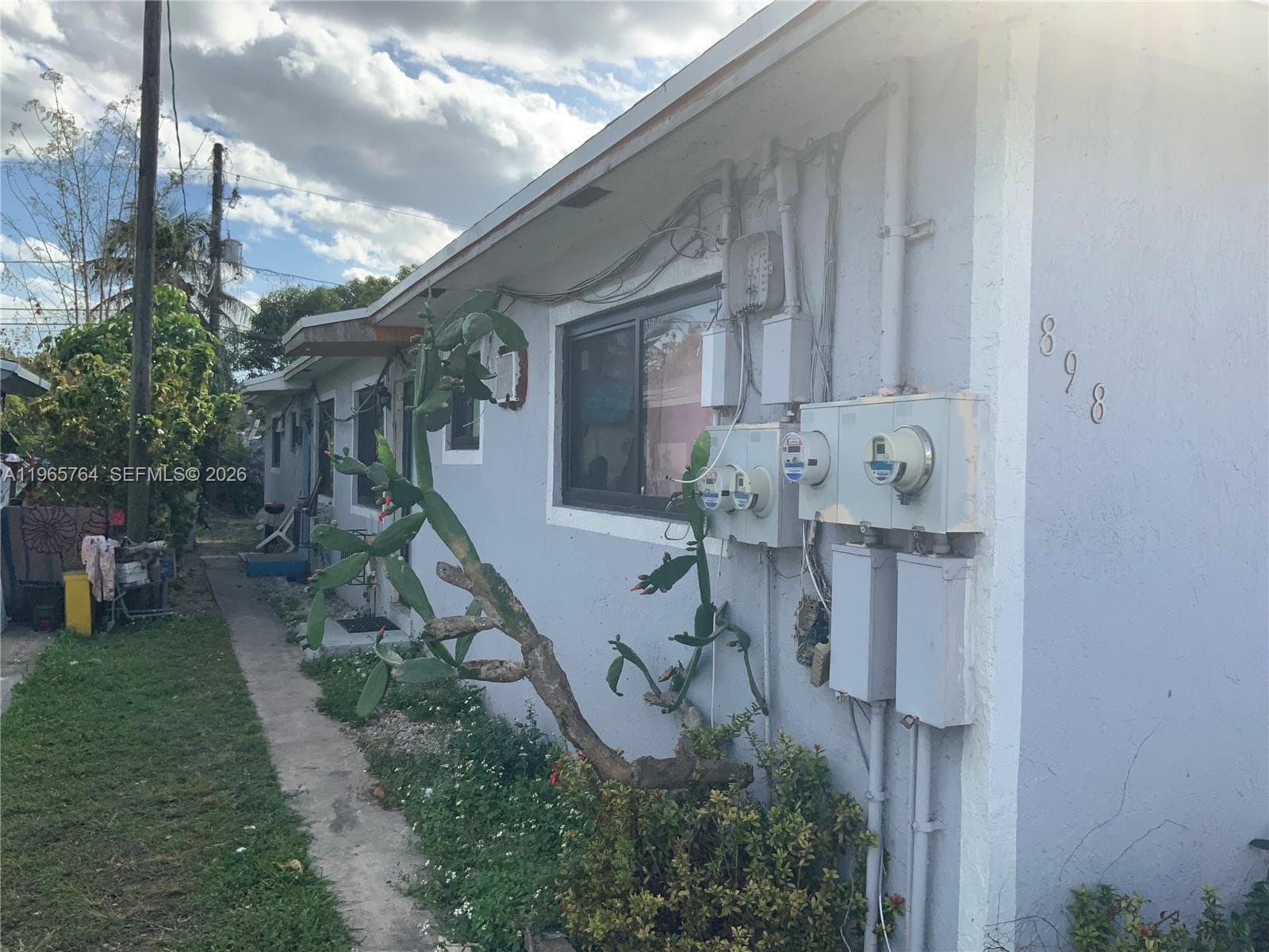 896 NW 103rd St, Miami FL 33150