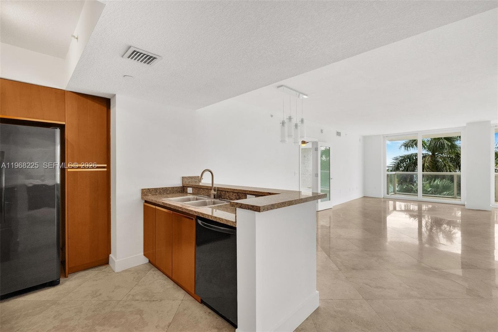 10 Venetian Way # 403, Miami Beach FL 33139