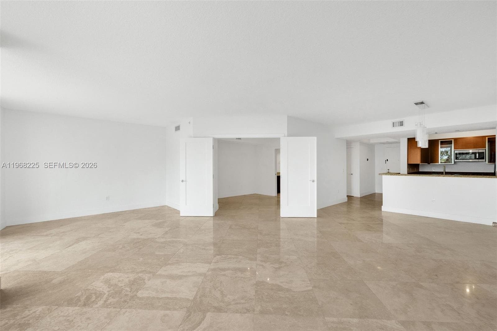 10 Venetian Way # 403, Miami Beach FL 33139