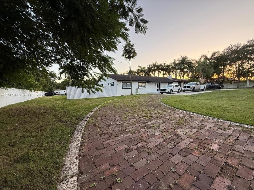 15750 SW 216th St, Miami FL 33170