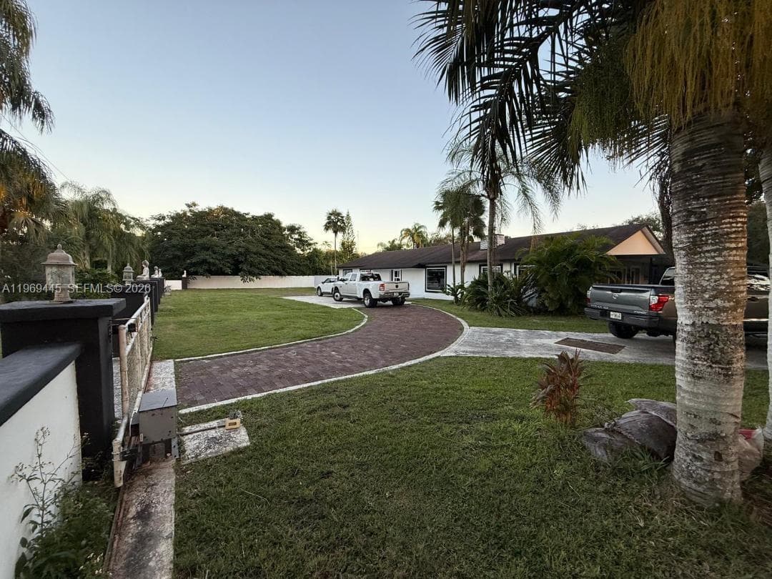 15750 SW 216th St, Miami FL 33170