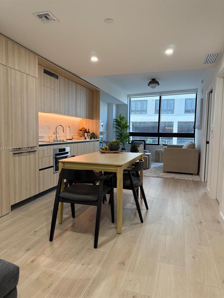 225 N Miami Ave # 804, Miami FL 33128