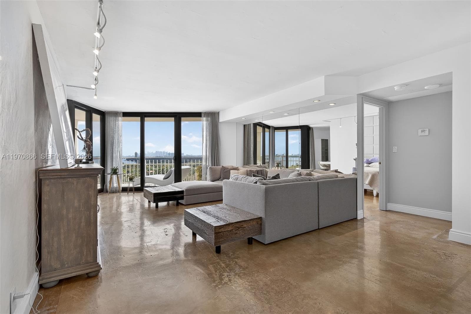 2000 Towerside Ter # 1408, Miami FL 33138