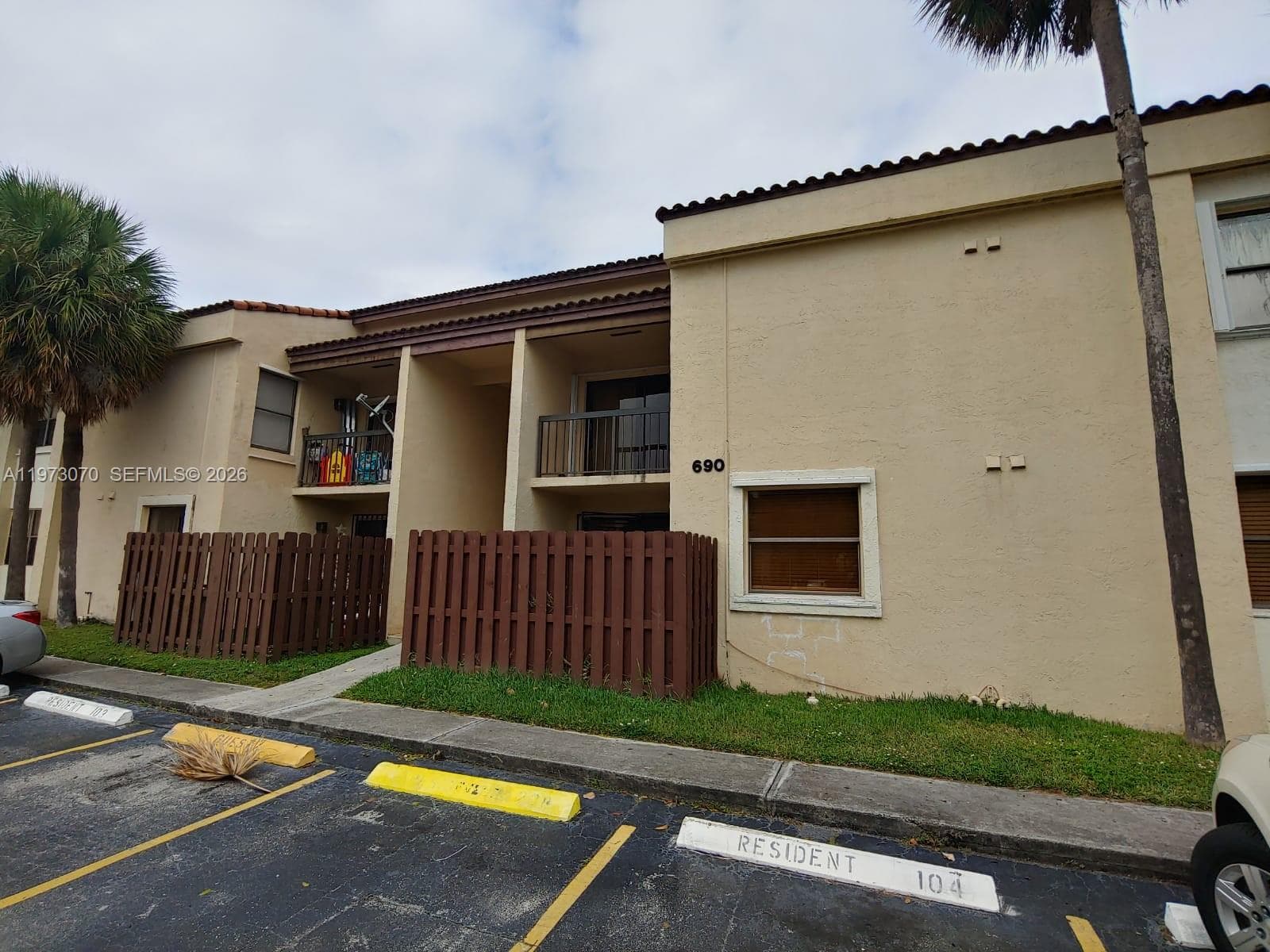 690 W Park Dr # 204, Miami FL 33172