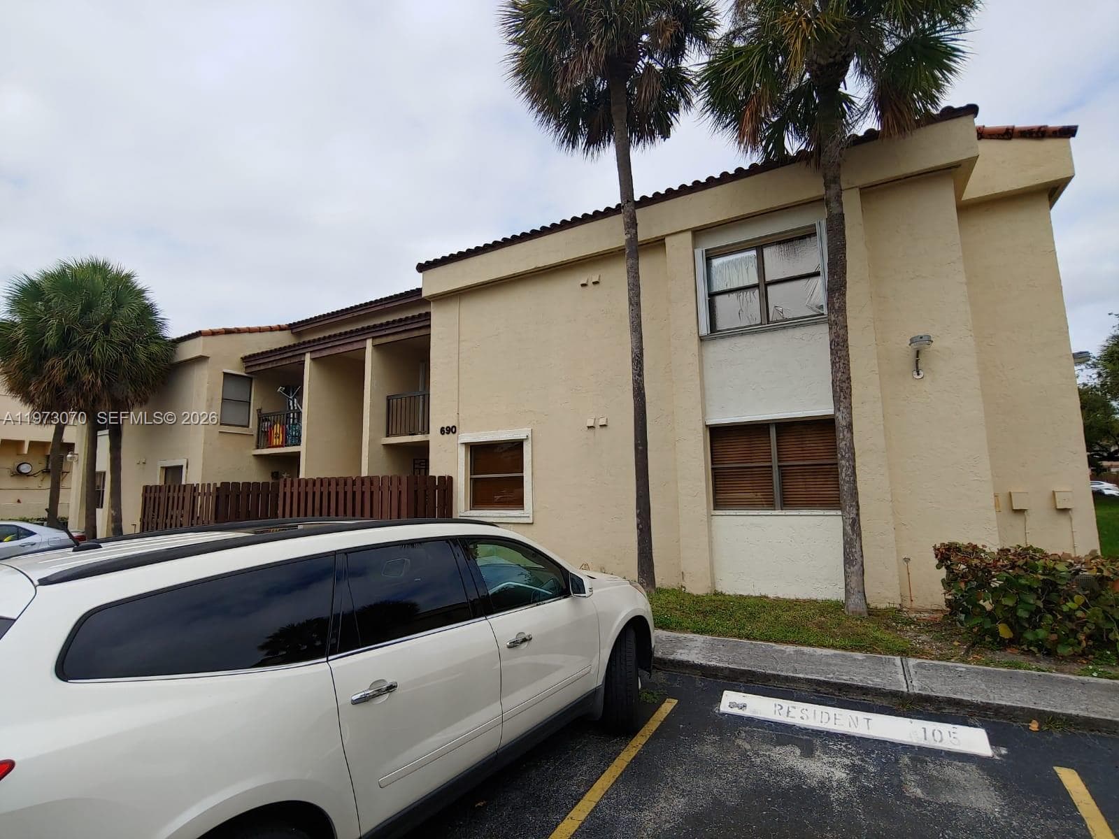 690 W Park Dr # 204, Miami FL 33172