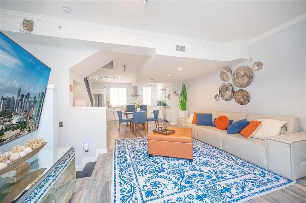 2841 NE 185th Street # 514, Miami FL 33180