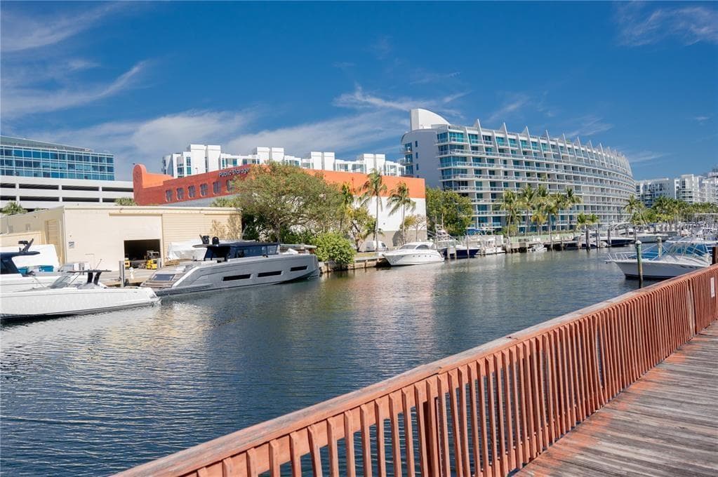 2841 NE 185th Street # 514, Miami FL 33180