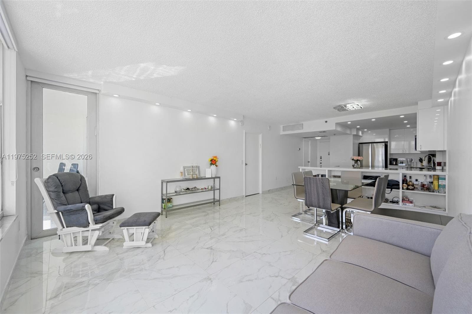 4101 Pine Tree Dr # 919, Miami Beach FL 33140